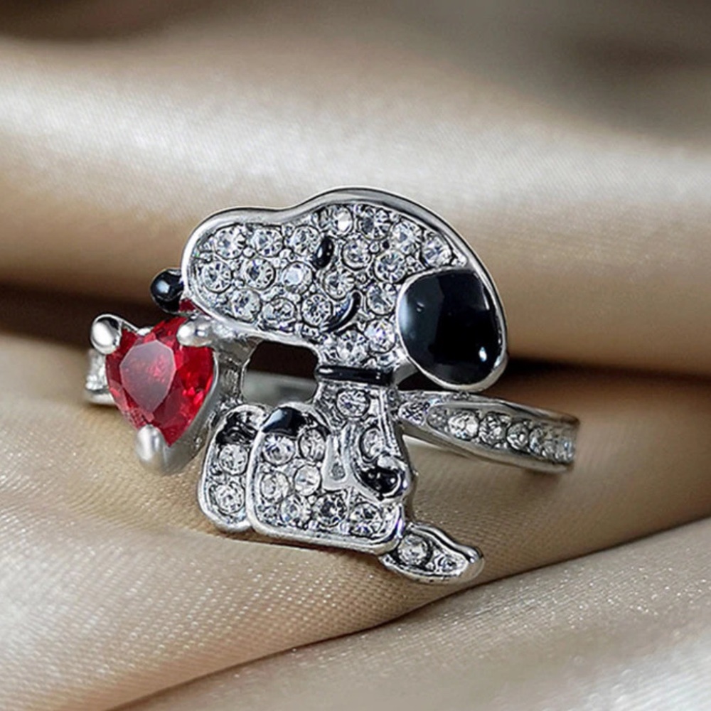 Peanuts Women’s Size 8 Snoopy Ring With Red Heart.